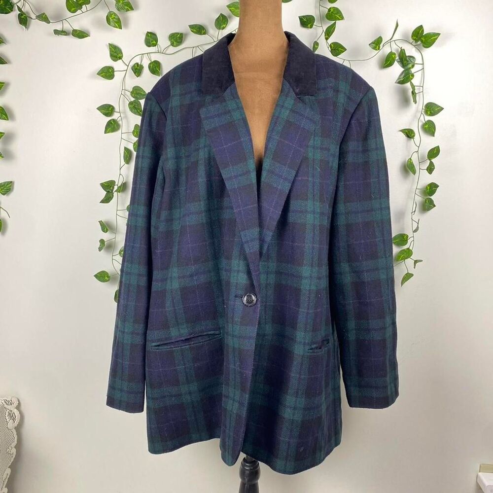 Sag Harbor vintage wool blazer plaid black velvet collar preppy old money